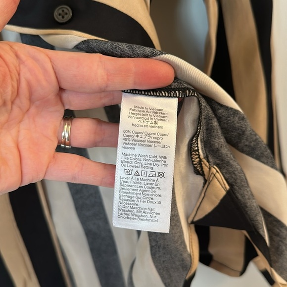 J Crew Classic fit cupro blend shirt in stripe Tan Black Button Down 8 NWT - Picture 6 of 7